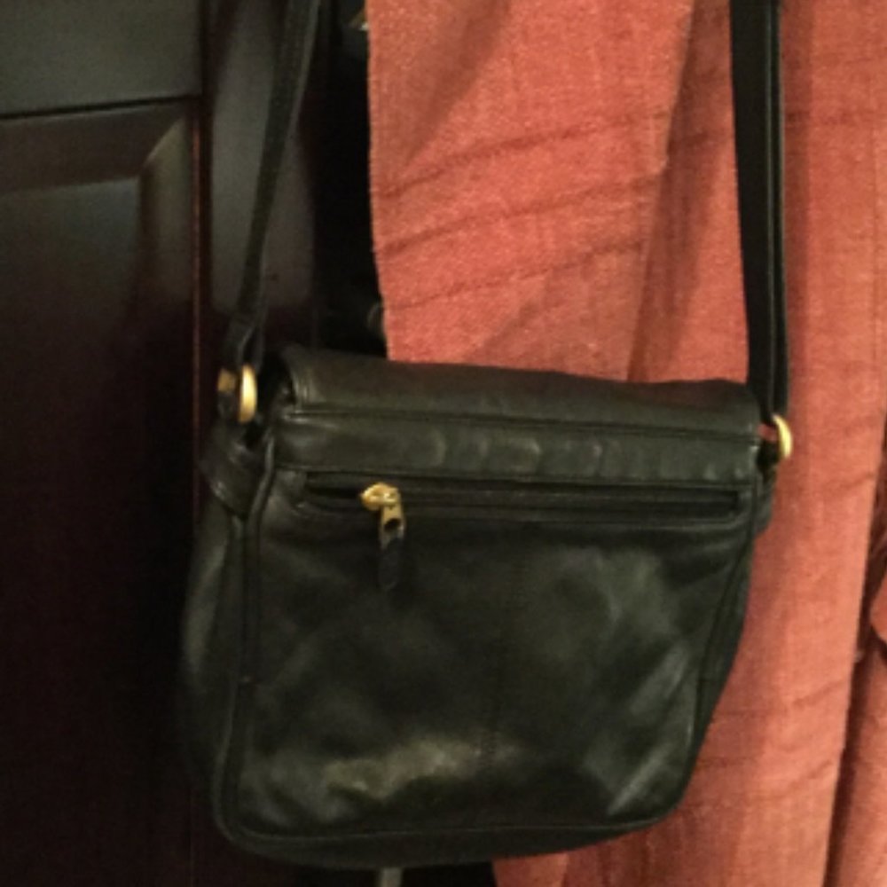 Black shoulder bag